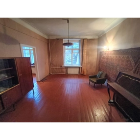 Продаётся просторная 3-комнатная сталинка 81 м² в сердце города!