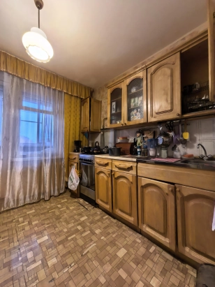 Продам 2к/к, пр. Революции, 44