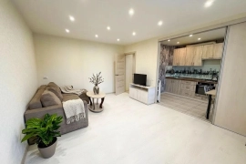 Сдаётся 2-комнатная квартира 50 м² на 2 этаже кирпичного дома с видом на площадь Жукова.